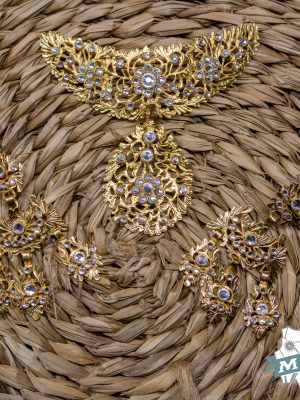 Conjunto de pendientes de a tres y joia en barca