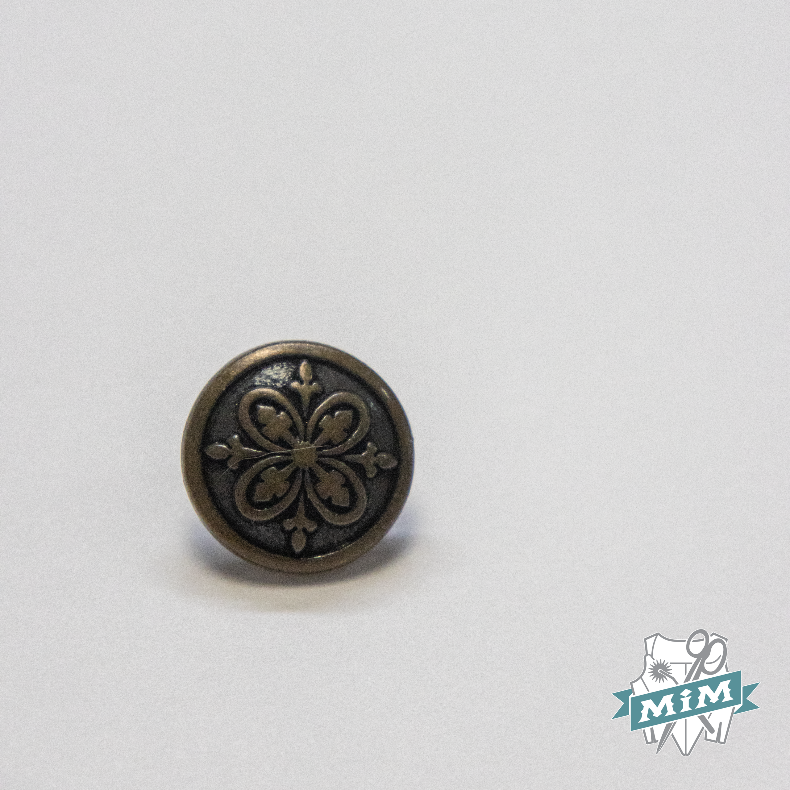 Botón  modelo «4 cruces» oro viejo – 1,5 cm