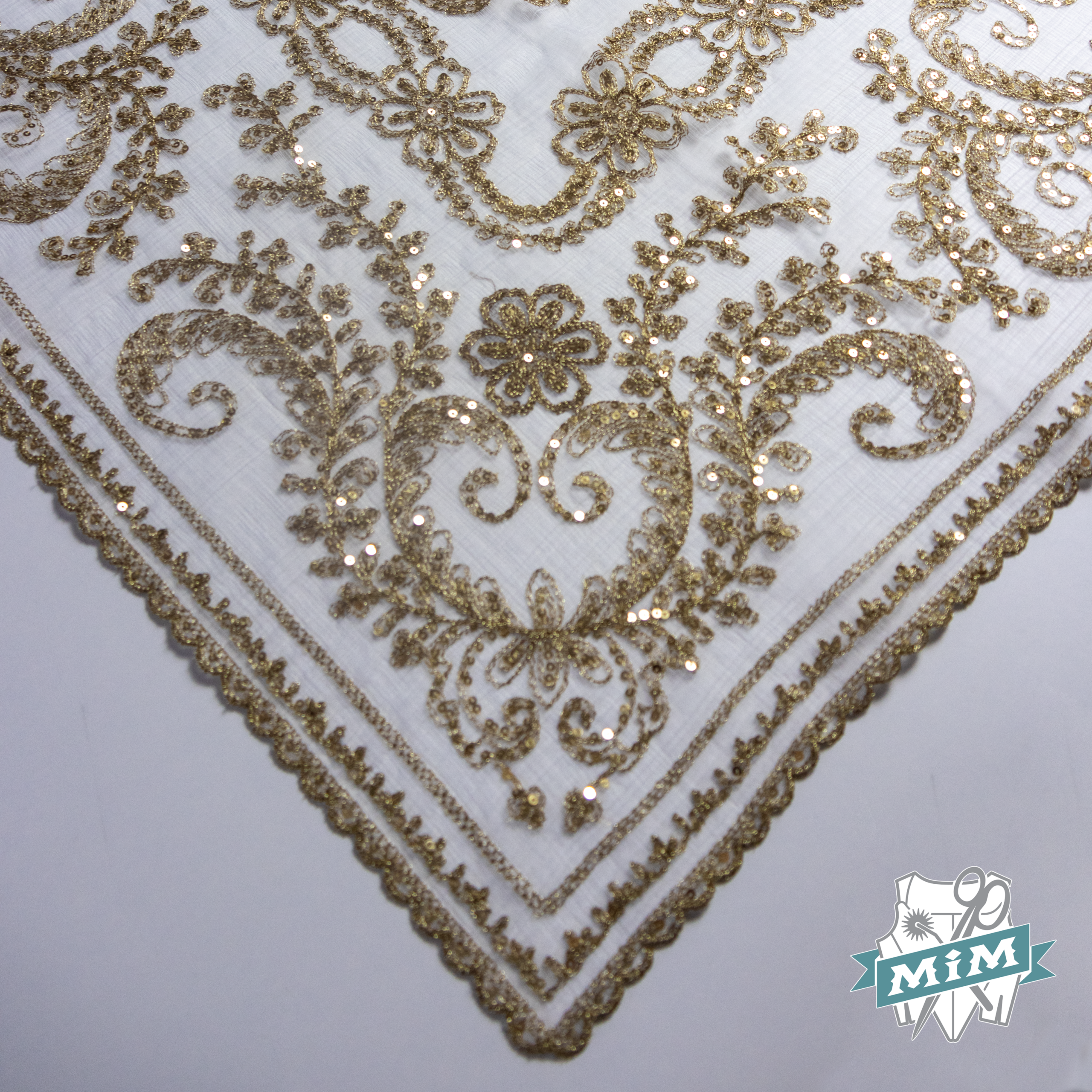 Juego de manteletas muselina rustica color beig bordado en oro